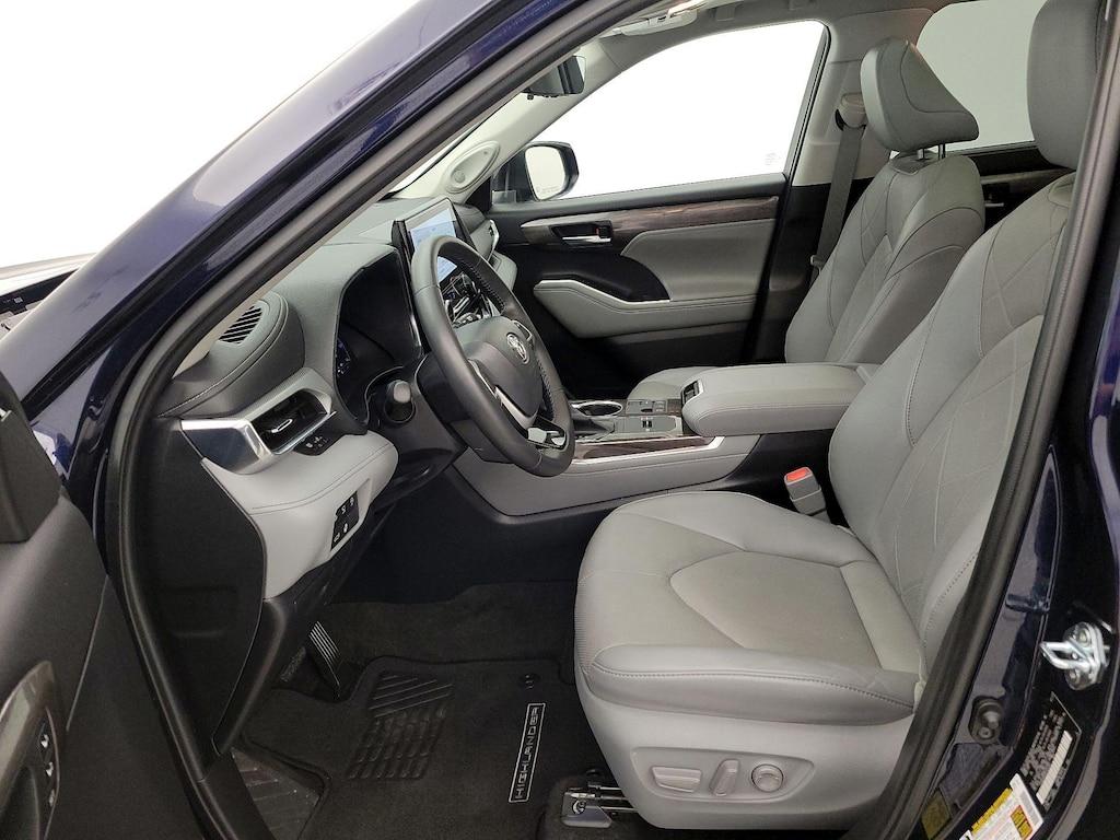 used 2023 Toyota Highlander car, priced at $42,998
