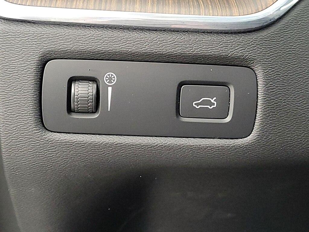 used 2022 Volvo XC60 car, priced at $28,998