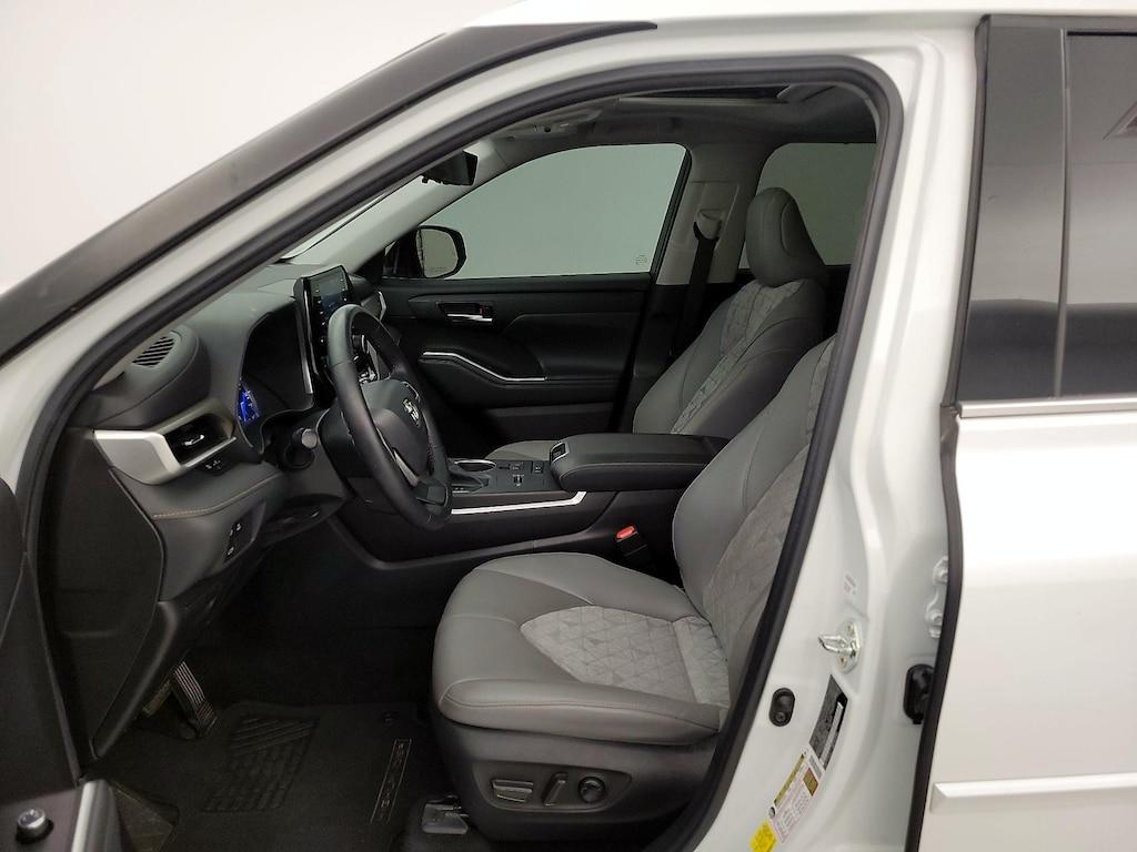 used 2022 Toyota Highlander Hybrid car, priced at $36,998