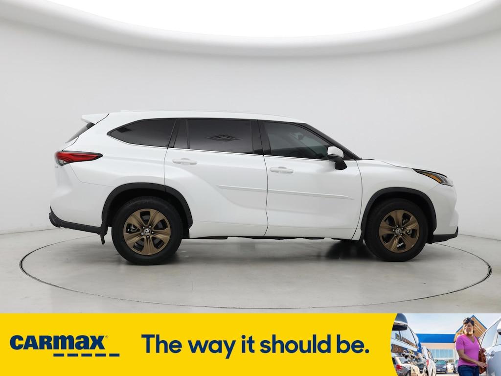 used 2022 Toyota Highlander Hybrid car, priced at $36,998