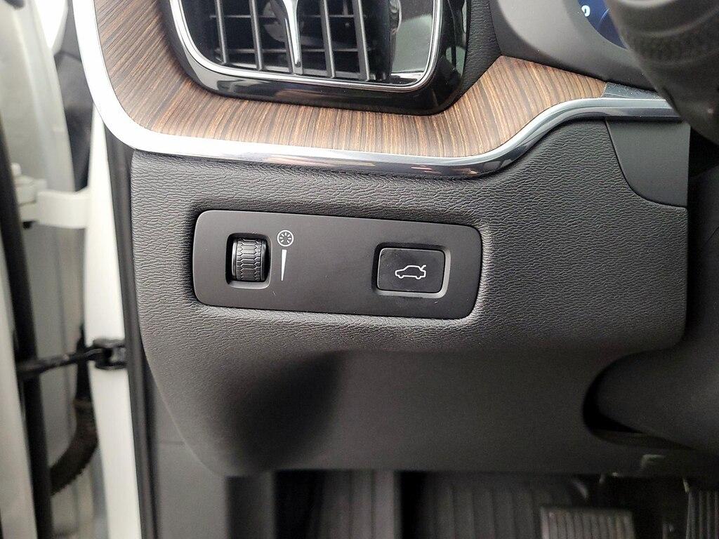 used 2021 Volvo XC60 car, priced at $27,998