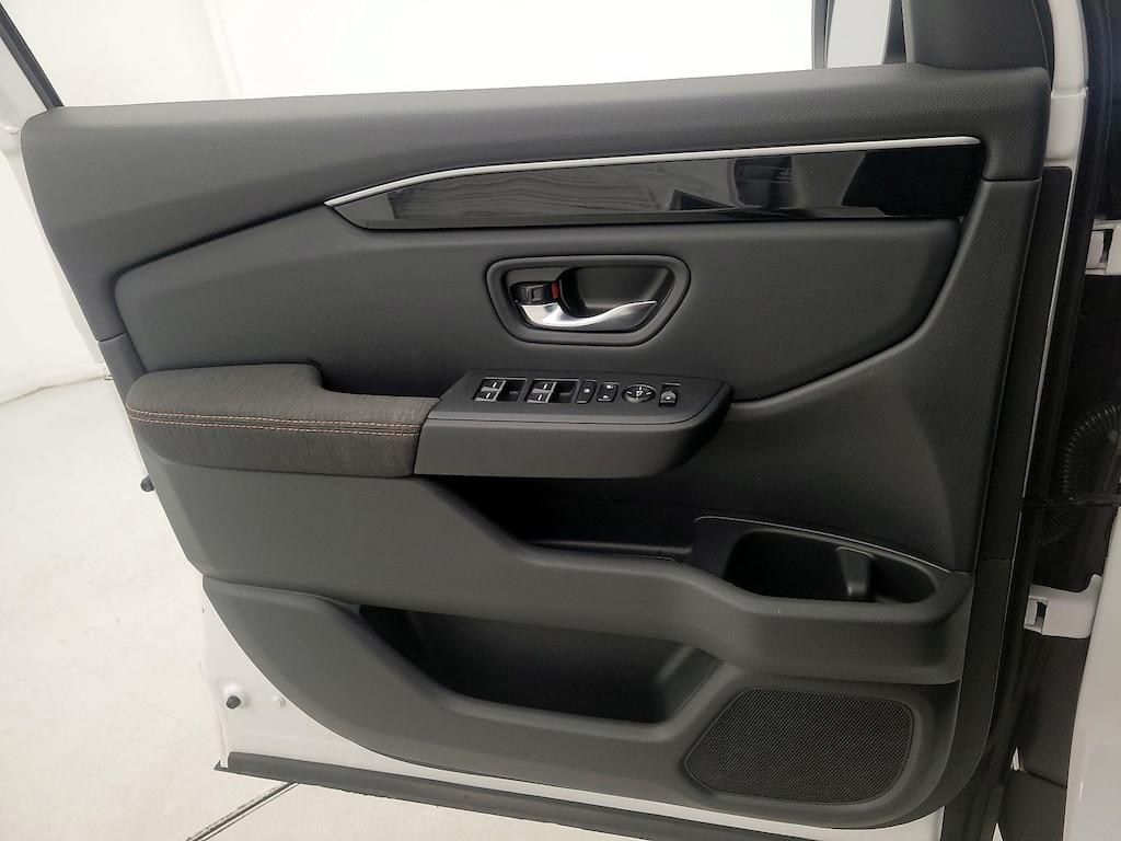 used 2025 Honda Pilot car, priced at $36,998