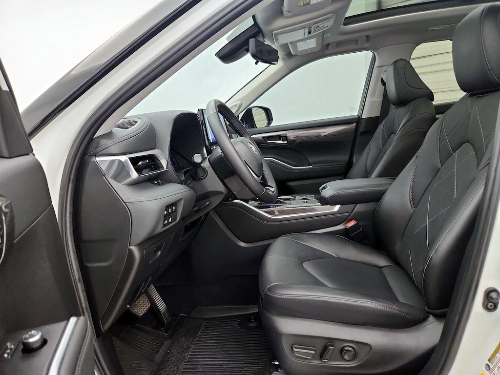 used 2024 Toyota Highlander car, priced at $45,998