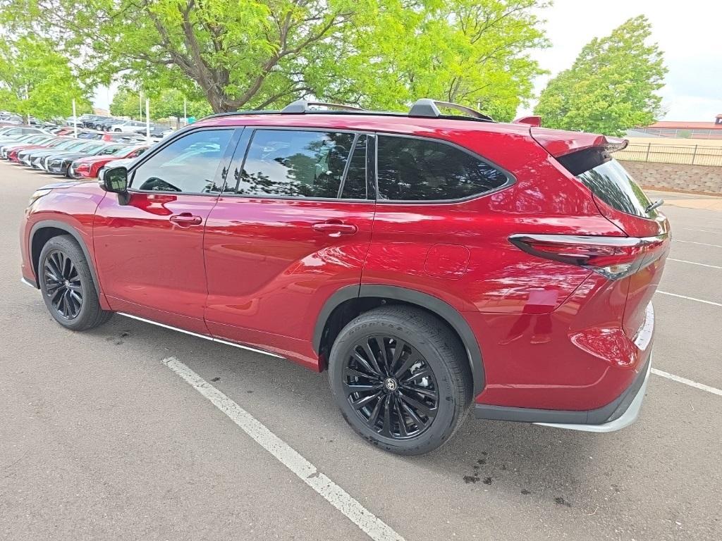 used 2024 Toyota Highlander car, priced at $47,500