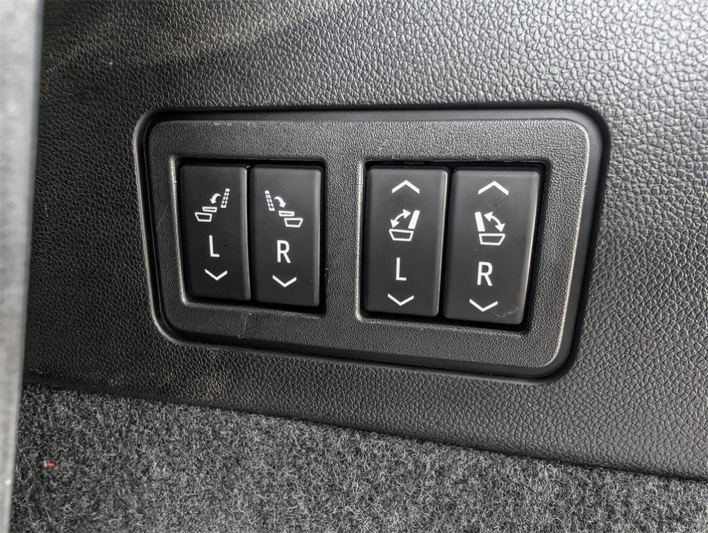 used 2022 Cadillac XT6 car, priced at $36,000