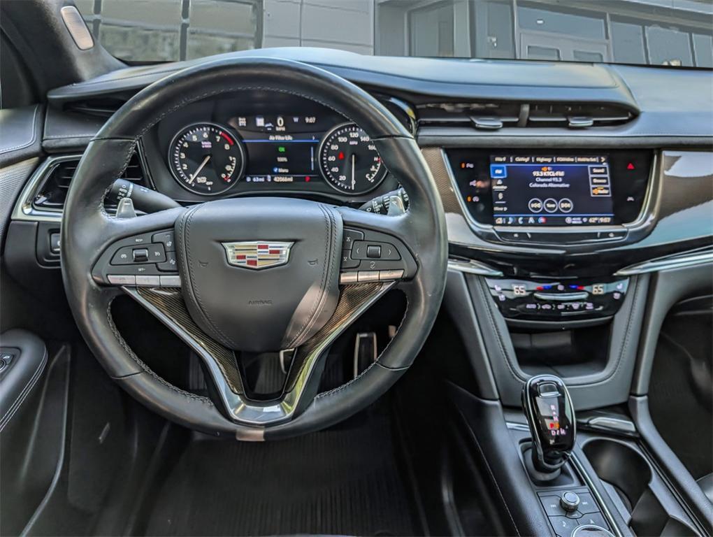 used 2022 Cadillac XT6 car, priced at $36,000