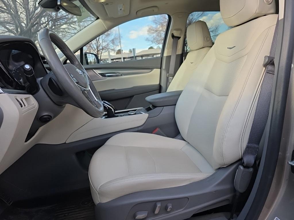 used 2023 Cadillac XT5 car, priced at $33,500