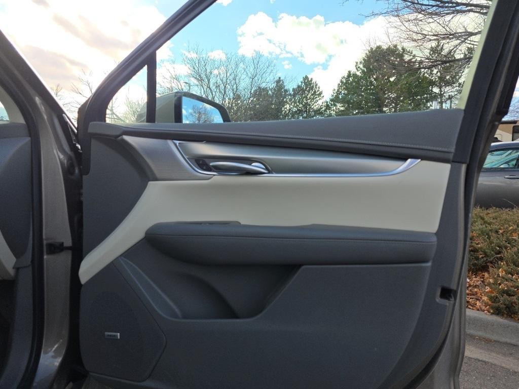 used 2023 Cadillac XT5 car, priced at $33,500