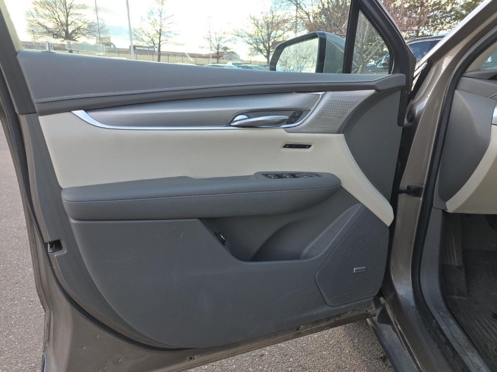 used 2023 Cadillac XT5 car, priced at $33,500