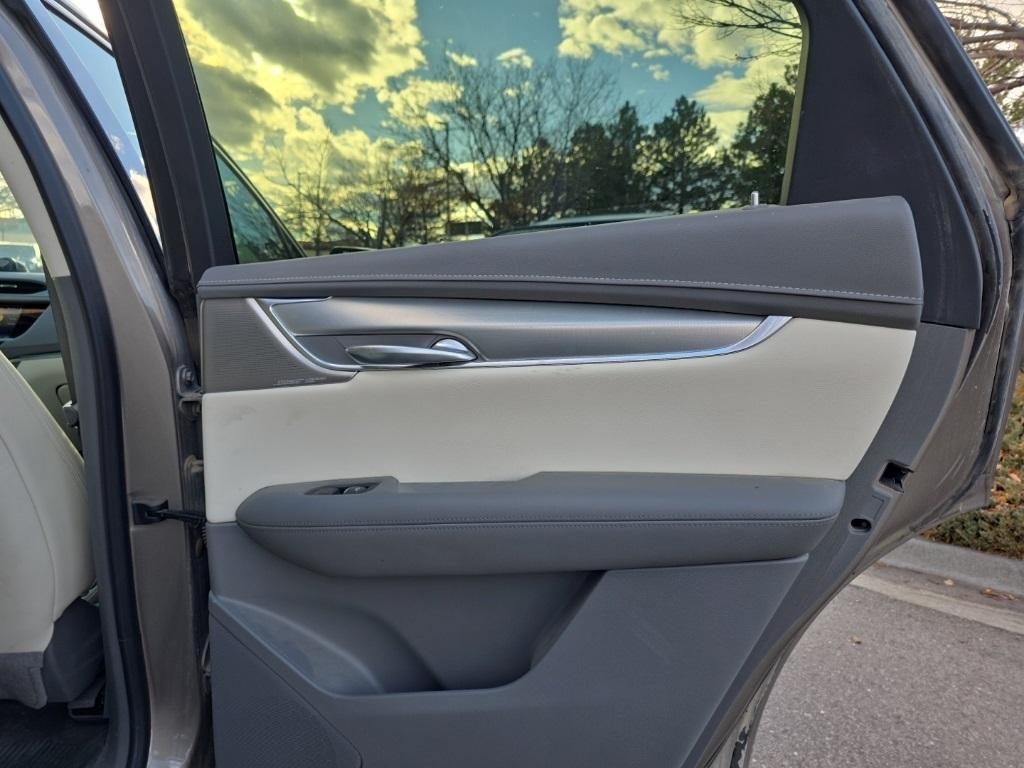 used 2023 Cadillac XT5 car, priced at $33,500