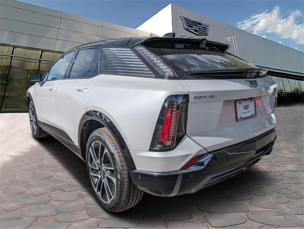 new 2025 Cadillac OPTIQ car, priced at $59,614