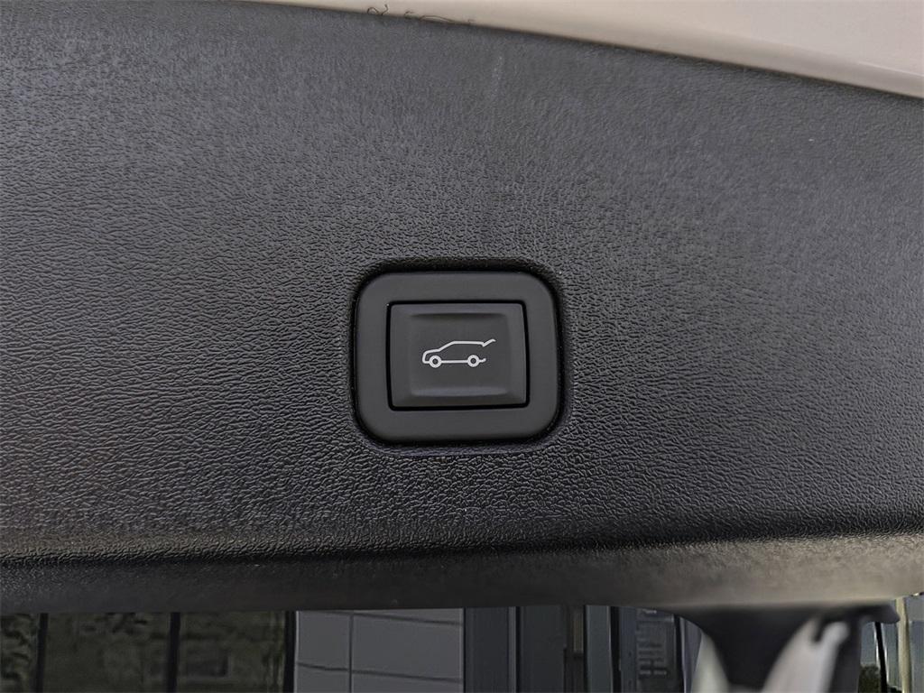 new 2025 Cadillac OPTIQ car, priced at $60,089