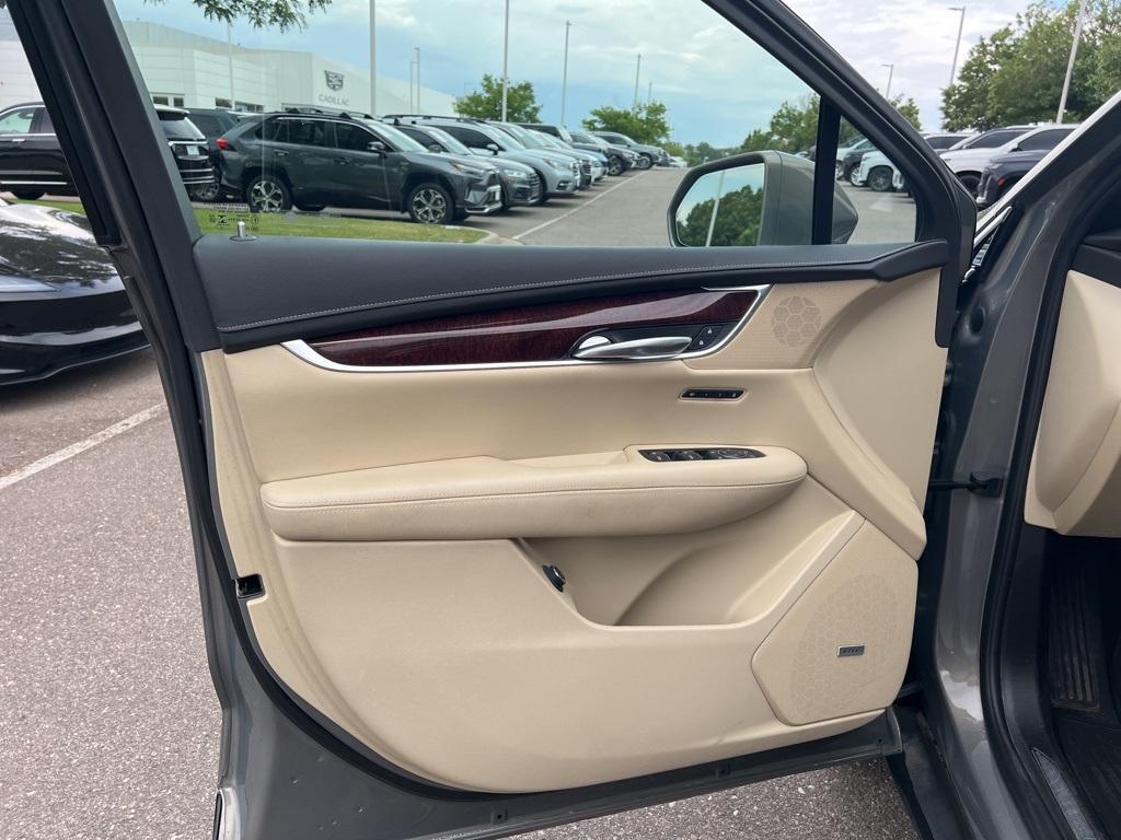 used 2019 Cadillac XT5 car, priced at $26,000