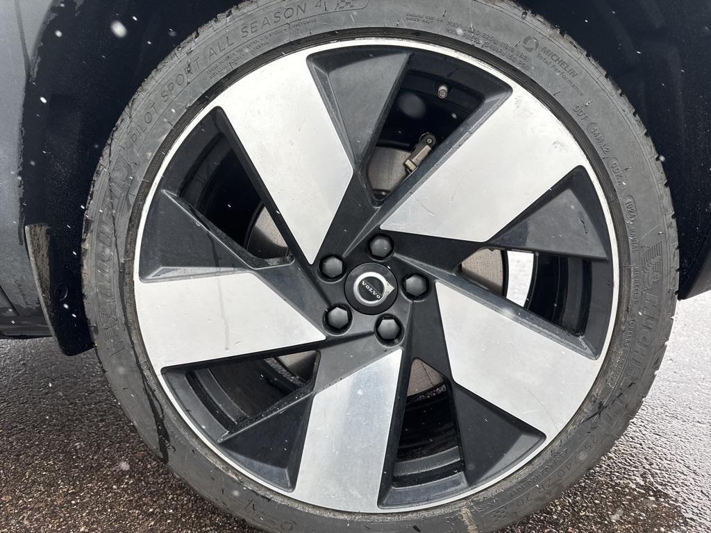 used 2022 Volvo C40 Recharge Pure Electric car, priced at $31,500