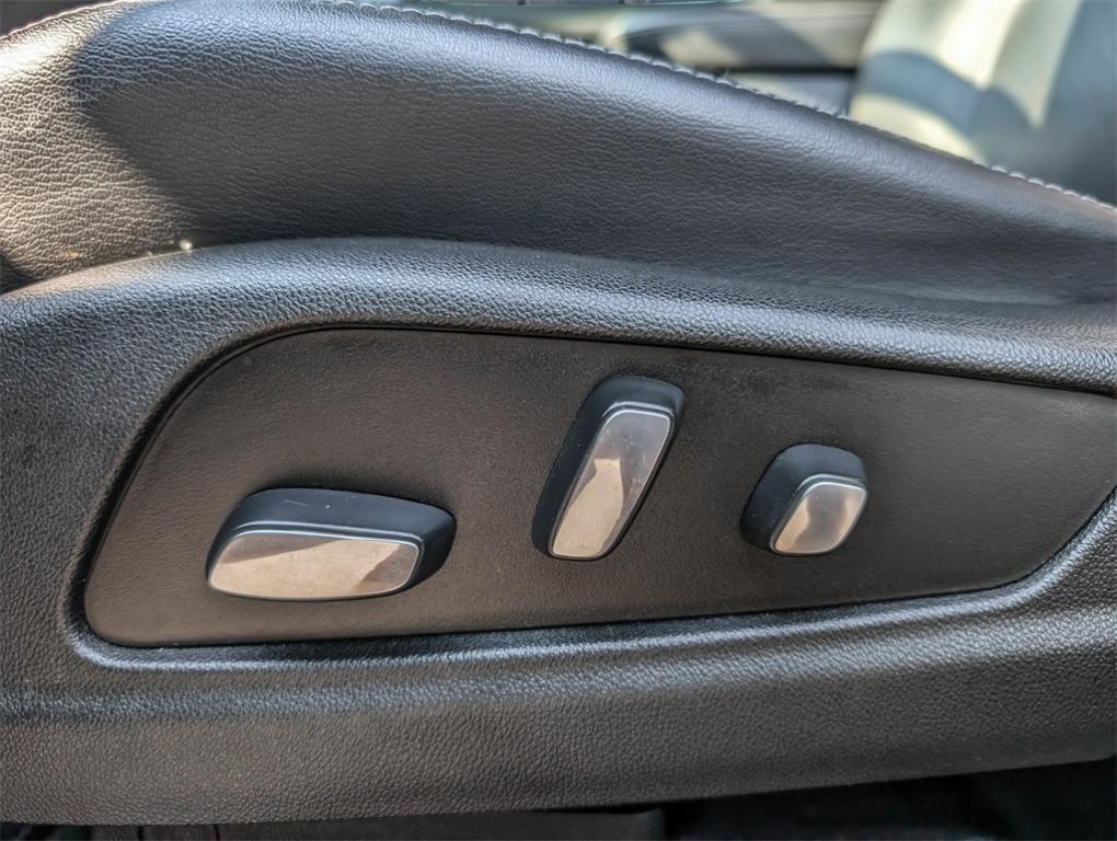 used 2021 Cadillac XT5 car, priced at $29,000