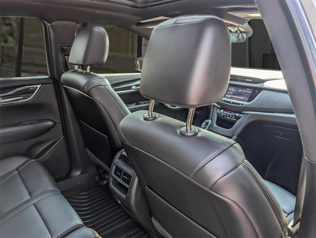 used 2021 Cadillac XT5 car, priced at $29,000