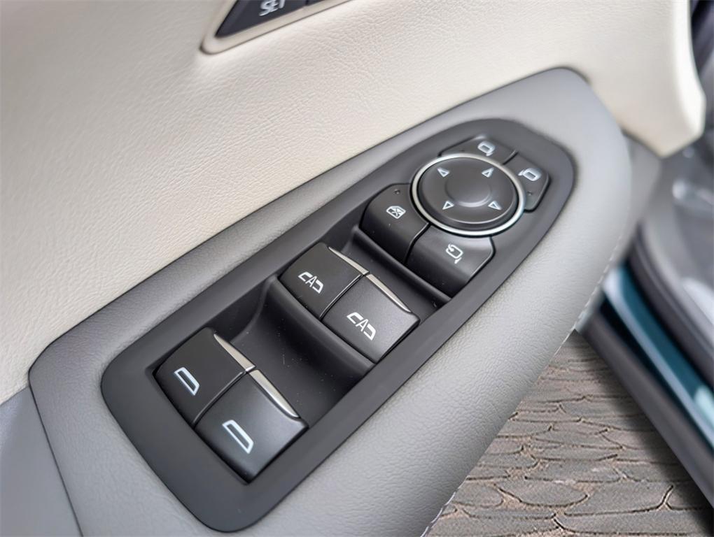 new 2025 Cadillac XT5 car, priced at $57,609