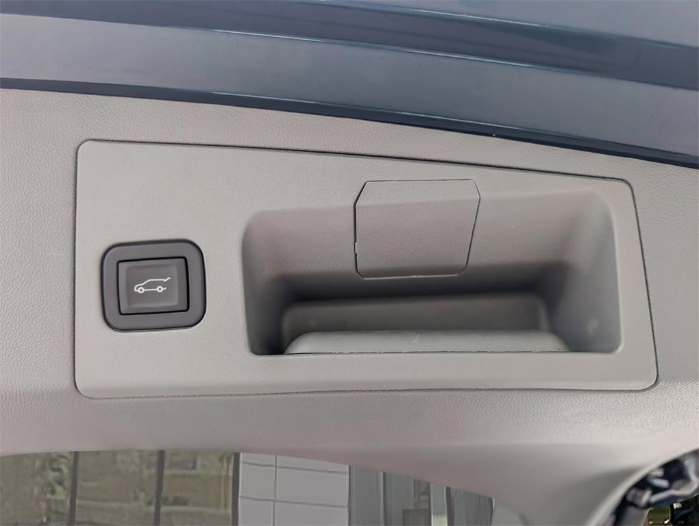 new 2025 Cadillac XT5 car, priced at $57,609