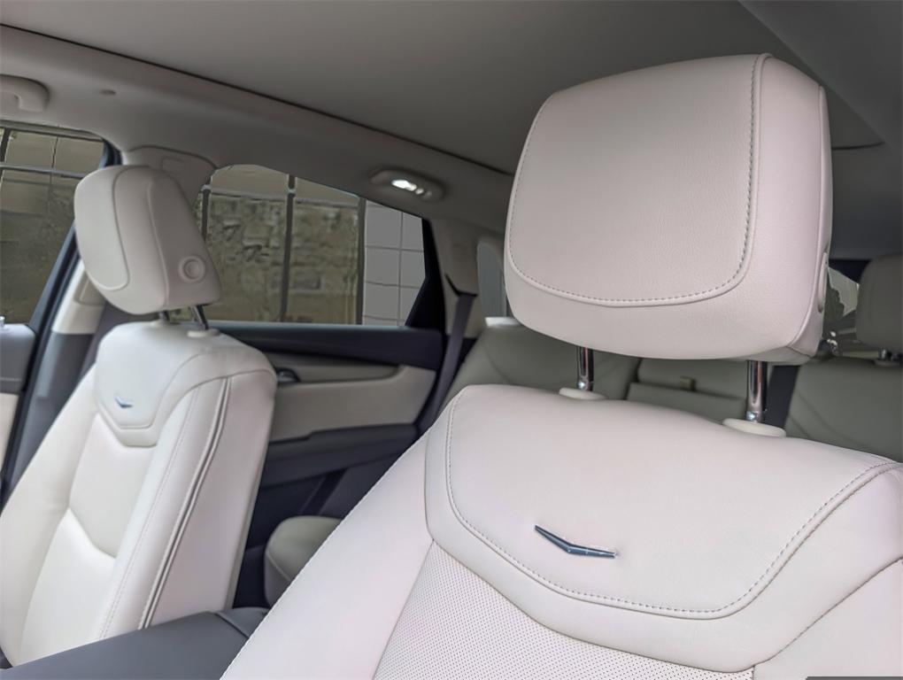 new 2025 Cadillac XT5 car, priced at $57,609