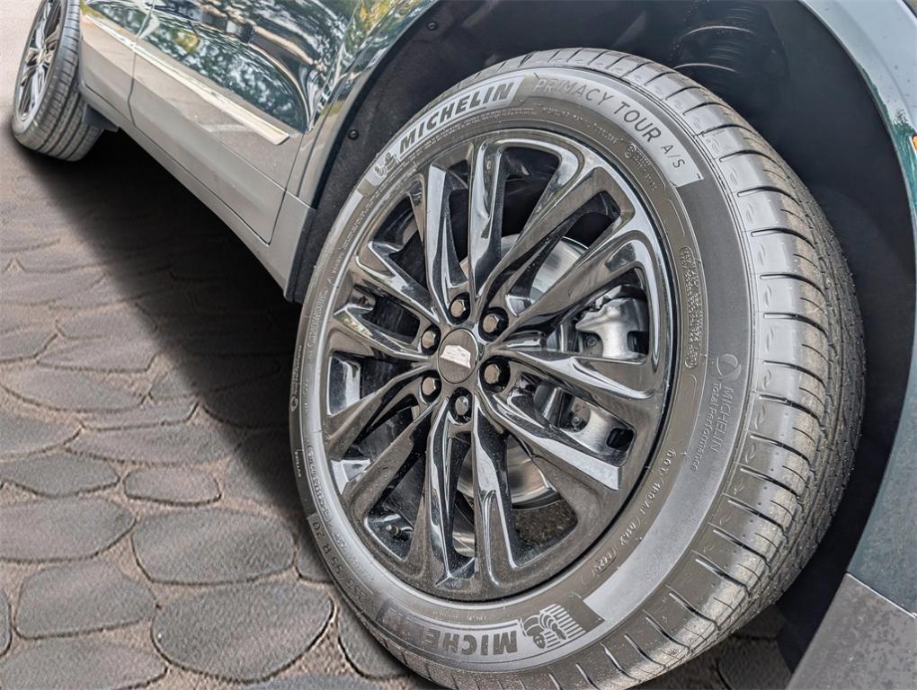 new 2025 Cadillac XT5 car, priced at $57,609