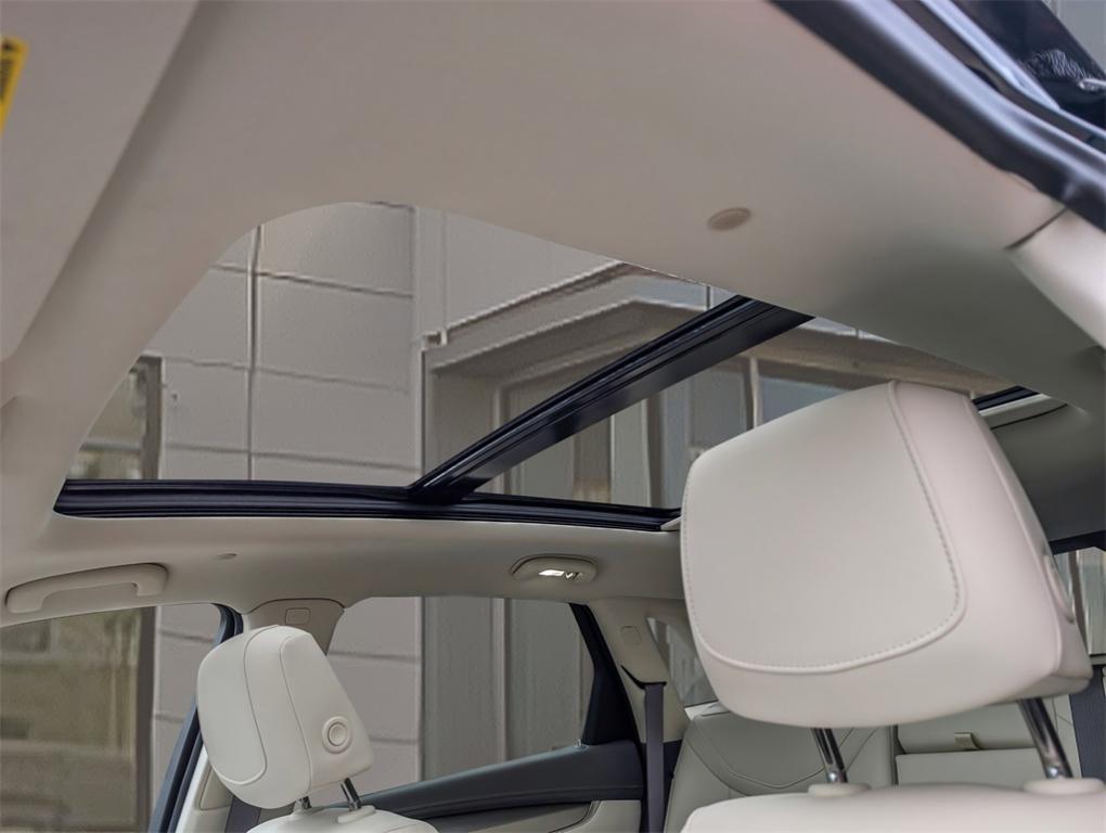 new 2025 Cadillac XT5 car, priced at $57,609