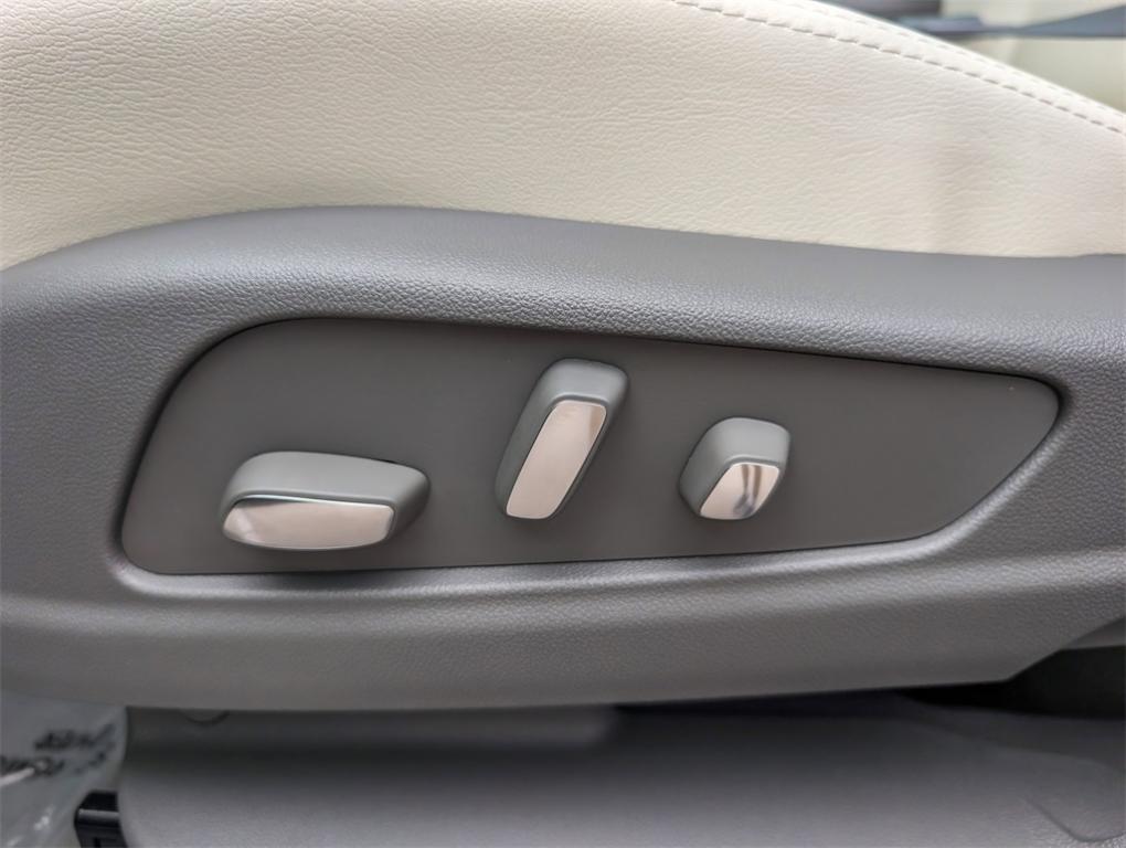 new 2025 Cadillac XT5 car, priced at $57,609