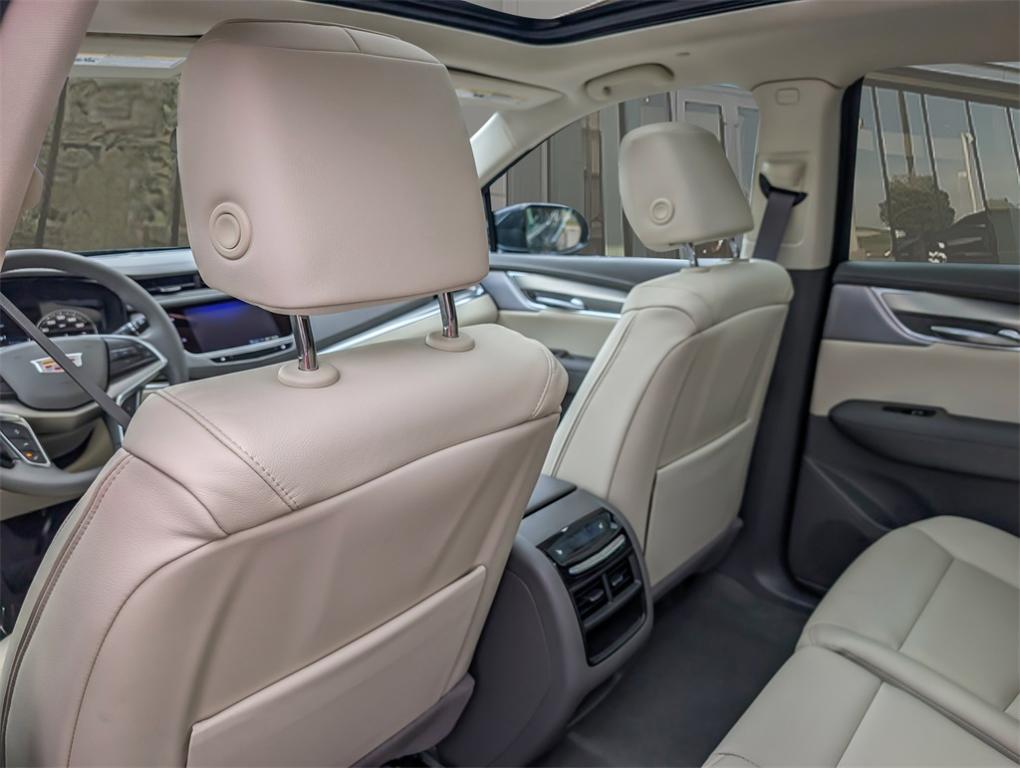 new 2025 Cadillac XT5 car, priced at $57,609