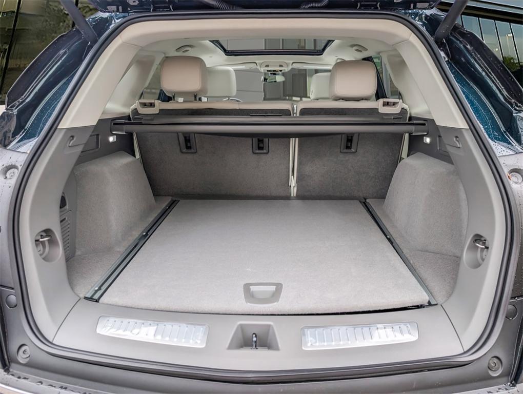 new 2025 Cadillac XT5 car, priced at $57,609