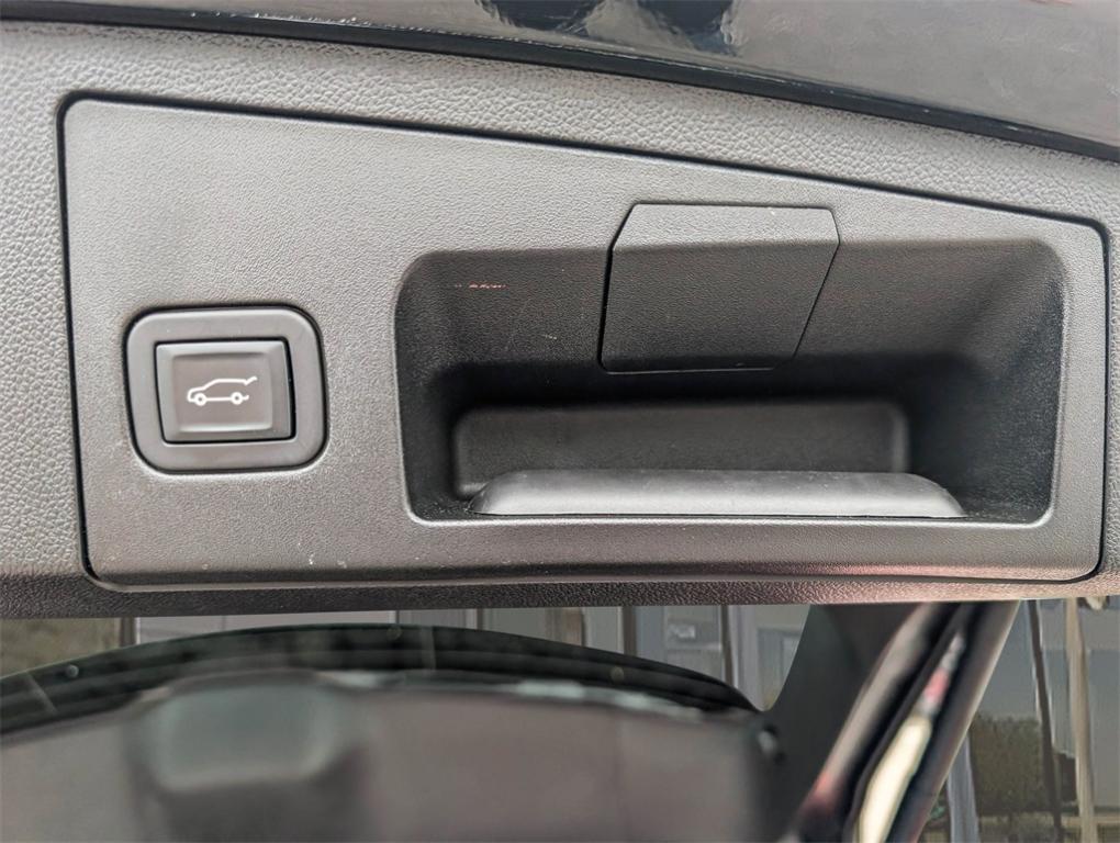 used 2021 Cadillac XT4 car, priced at $29,500
