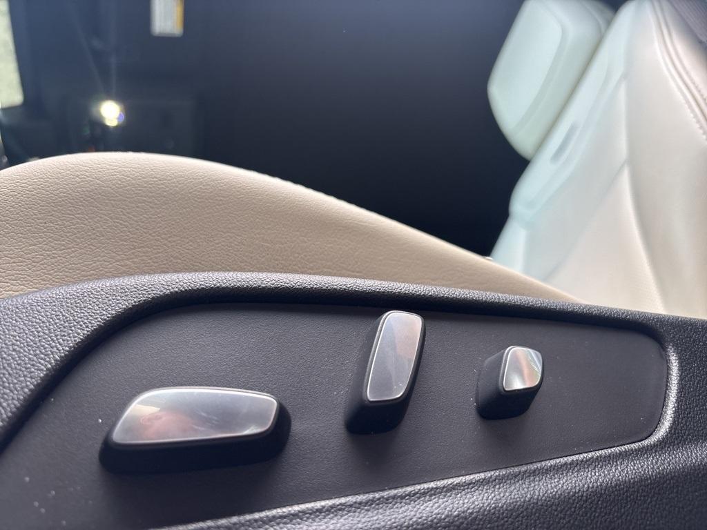 used 2022 Cadillac XT5 car, priced at $42,500