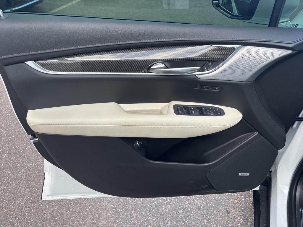 used 2022 Cadillac XT5 car, priced at $42,500