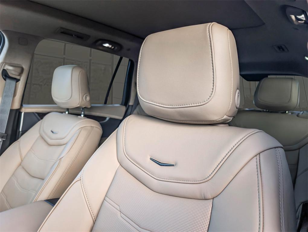 new 2025 Cadillac XT6 car, priced at $77,992