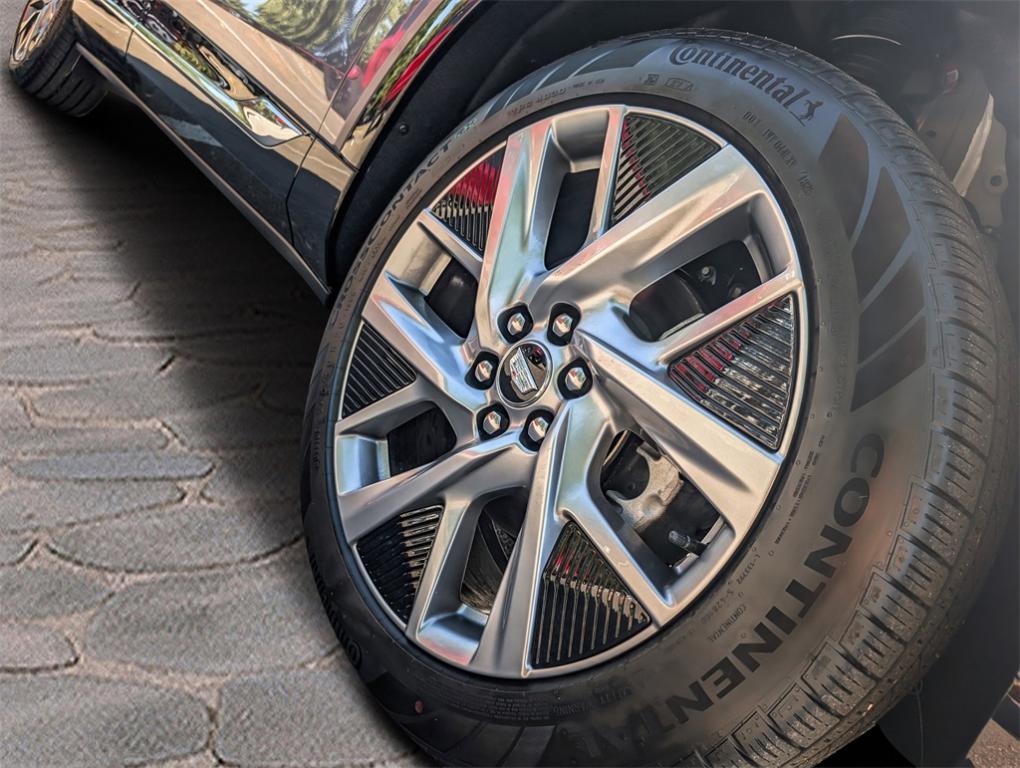 new 2025 Cadillac OPTIQ car, priced at $57,914