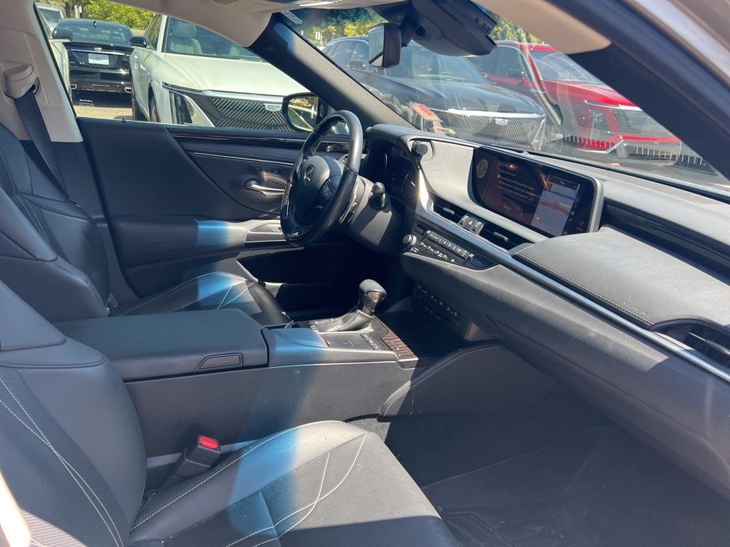 used 2019 Lexus ES 300h car, priced at $33,000
