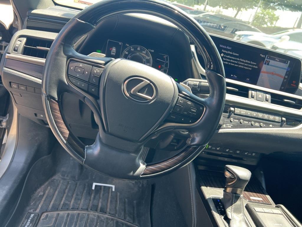 used 2019 Lexus ES 300h car, priced at $33,000