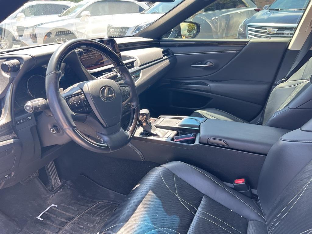 used 2019 Lexus ES 300h car, priced at $33,000