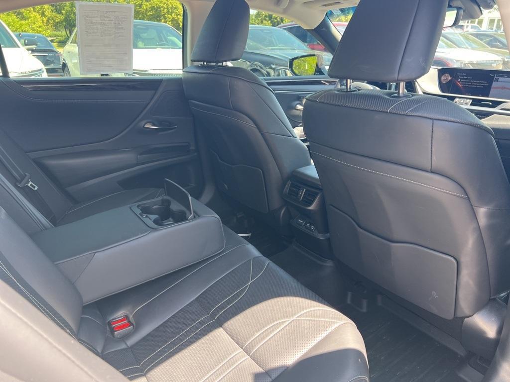 used 2019 Lexus ES 300h car, priced at $33,000