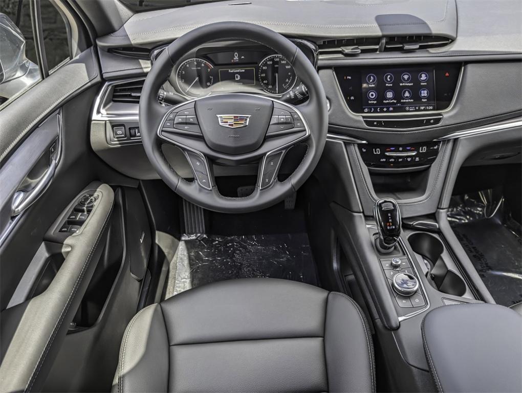 new 2025 Cadillac XT5 car, priced at $44,989