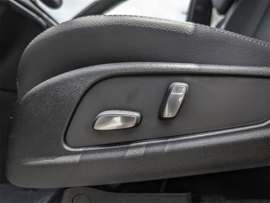 new 2025 Cadillac XT5 car, priced at $44,989