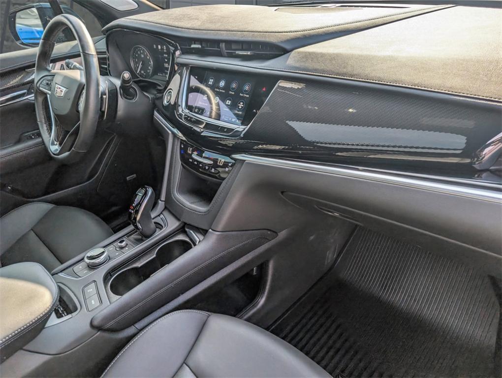 used 2025 Cadillac XT6 car, priced at $54,000
