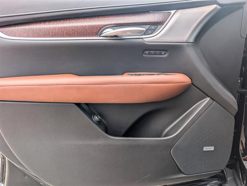 new 2025 Cadillac XT5 car, priced at $55,359