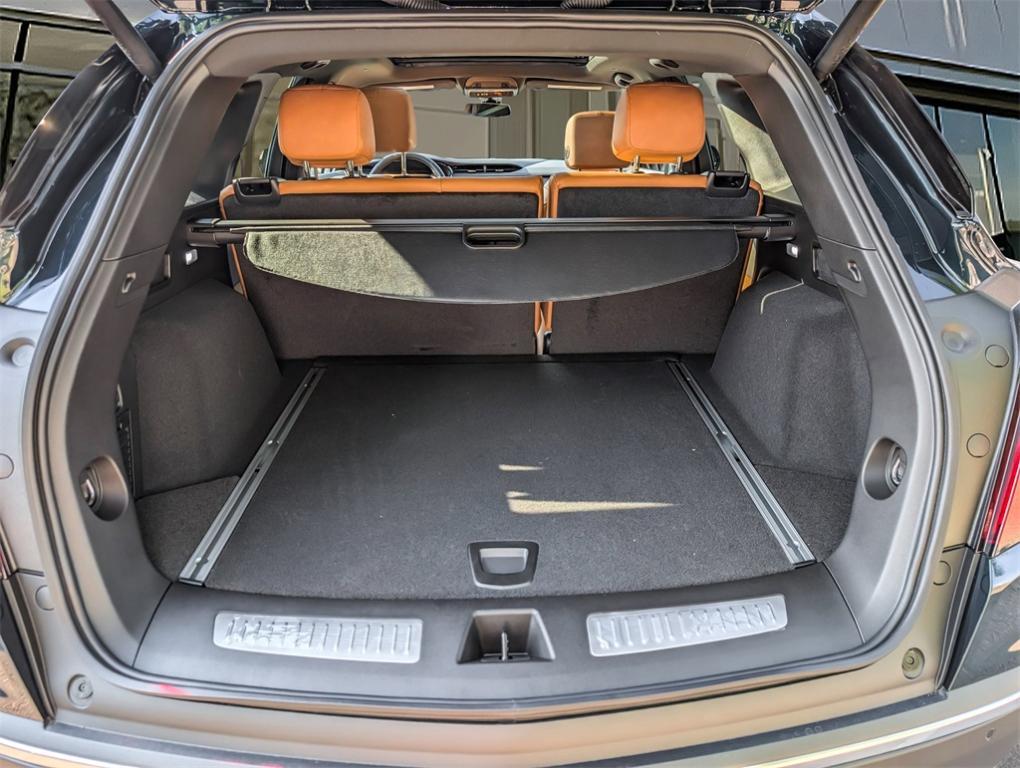 new 2025 Cadillac XT5 car, priced at $55,114
