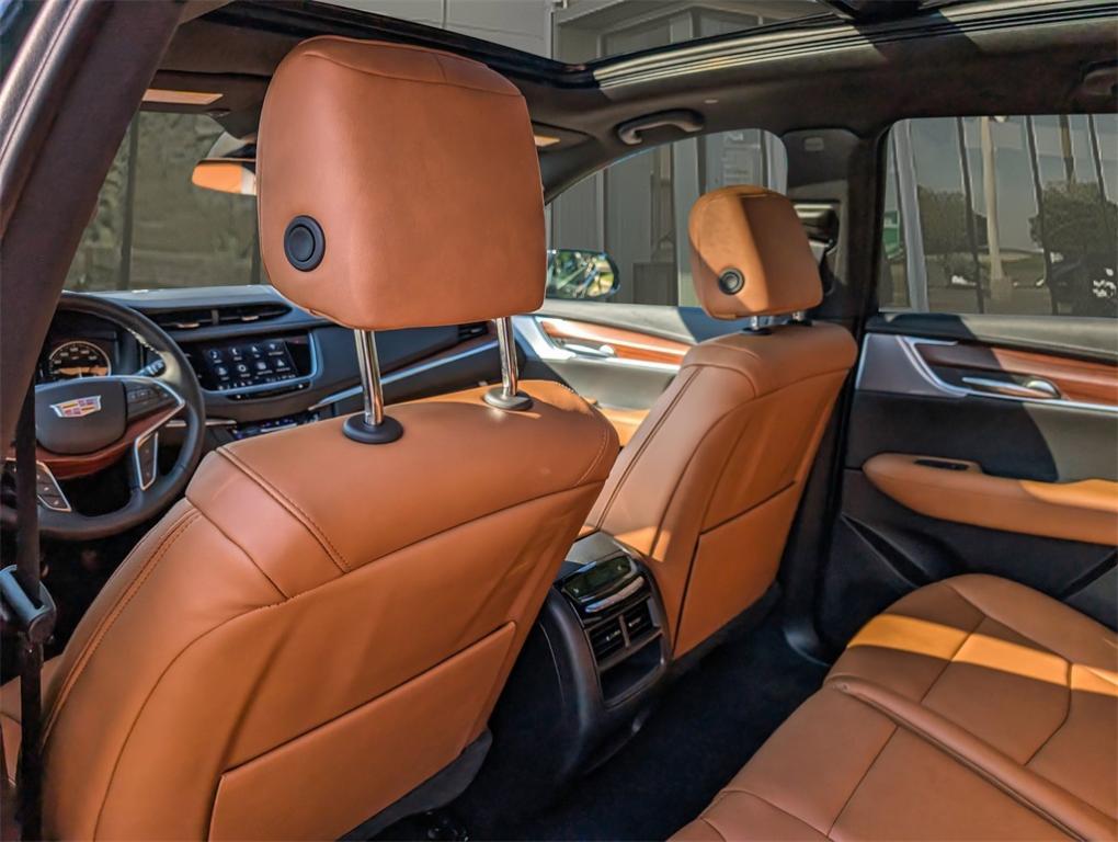 new 2025 Cadillac XT5 car, priced at $55,114