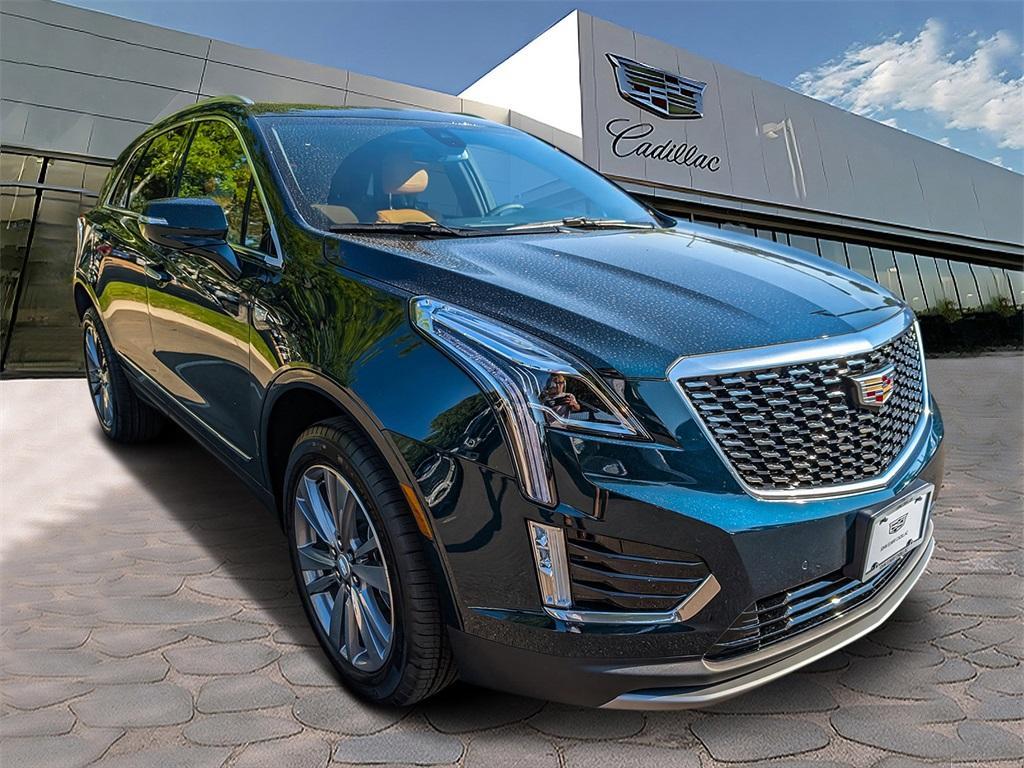 new 2025 Cadillac XT5 car, priced at $55,114