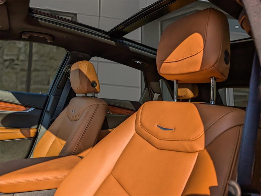 new 2025 Cadillac XT5 car, priced at $55,114
