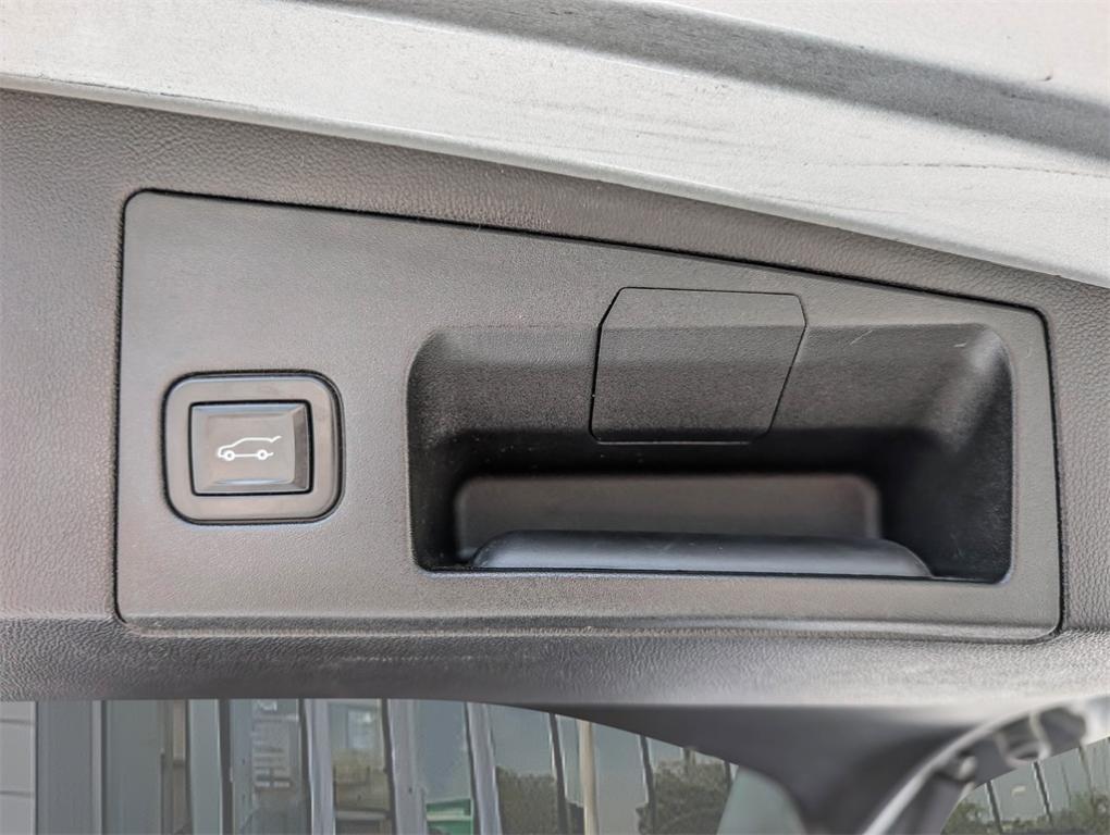 used 2020 Cadillac XT5 car, priced at $21,500