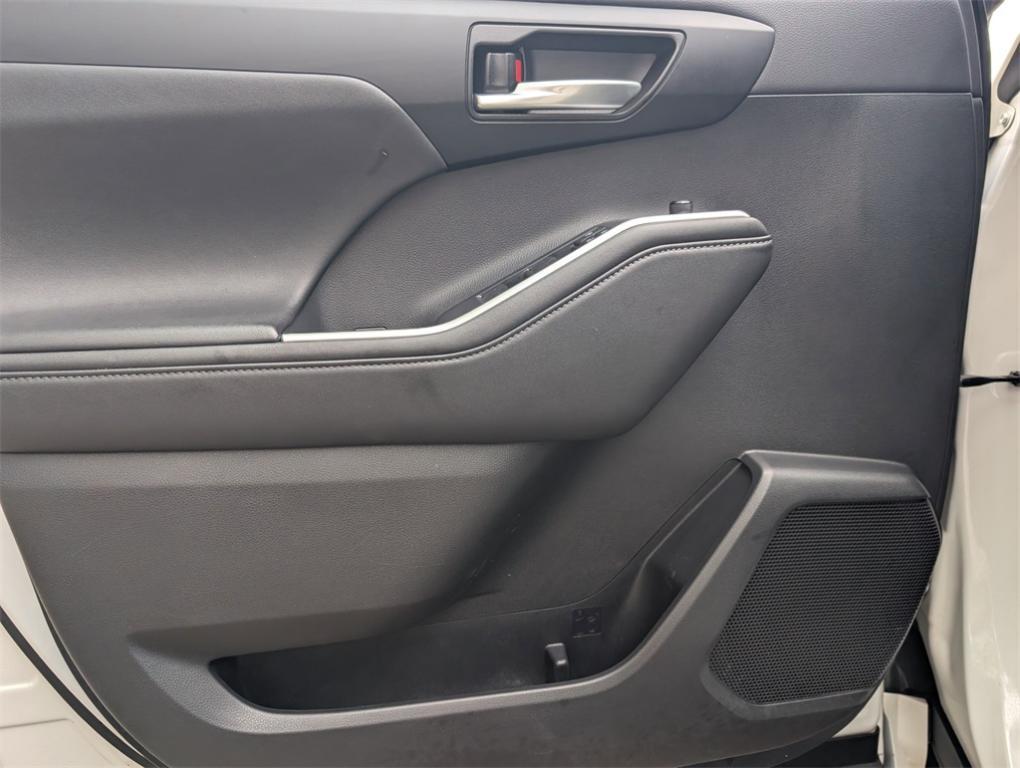 used 2020 Toyota Highlander car, priced at $29,500