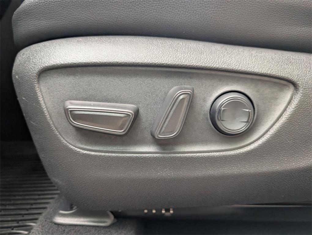 used 2020 Toyota Highlander car, priced at $29,500