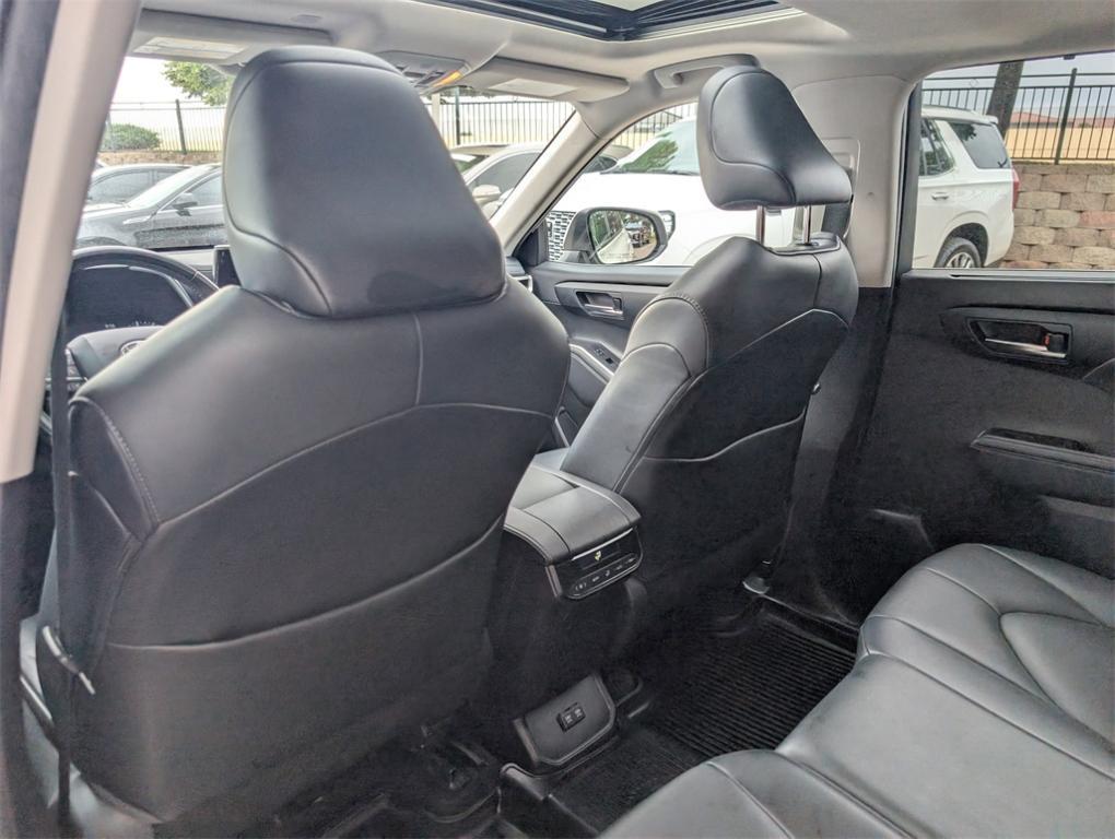 used 2020 Toyota Highlander car, priced at $29,500