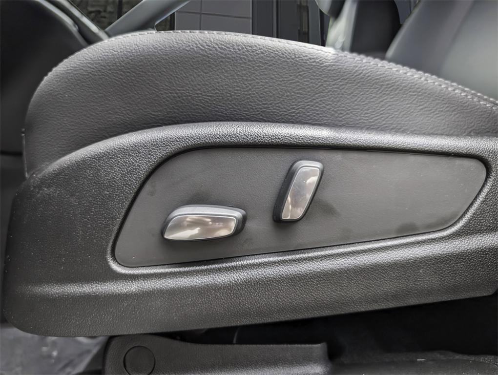 new 2025 Cadillac XT5 car, priced at $47,614